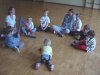Trainerinnen und Tee Bees singen...